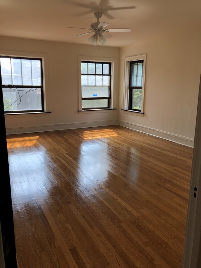 Foto del edificio - 5950 N Magnolia Ave