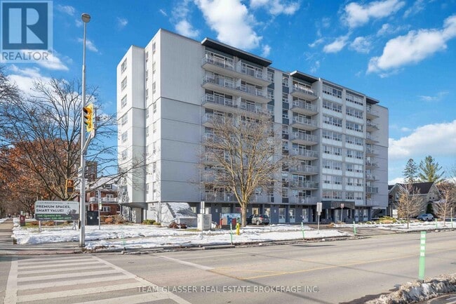 Building Photo - 396 Queens Ave