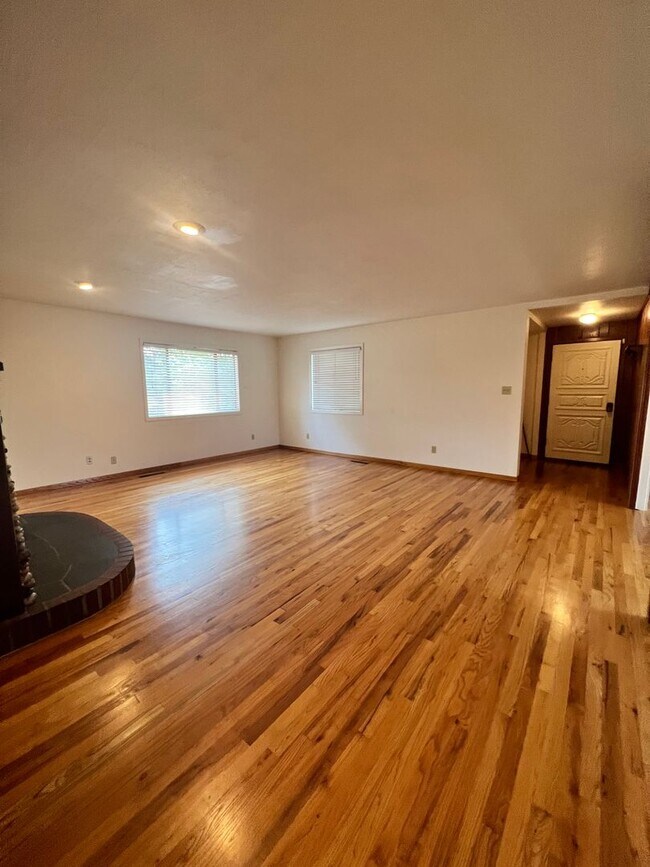 Foto del edificio - 2 Bedroom Blue Lake House with extra Loft Space!
