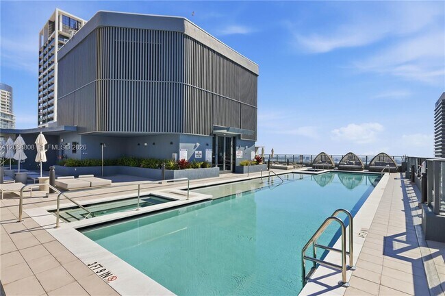 Foto del edificio - 121 NE 5th St