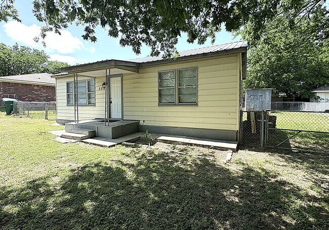 Foto del edificio - 306 N Ann Blvd