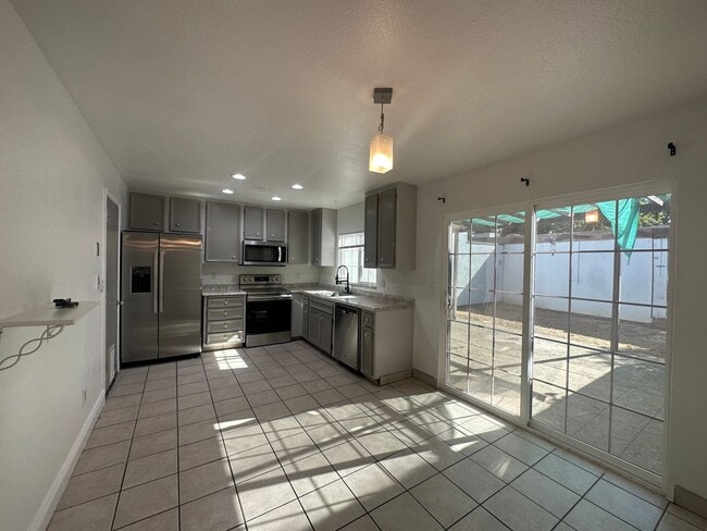 Foto del edificio - 308 N Riverside Dr
