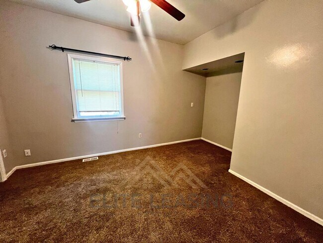 Foto del edificio - 2 Bedroom, 1 Bathroom House coming soon.