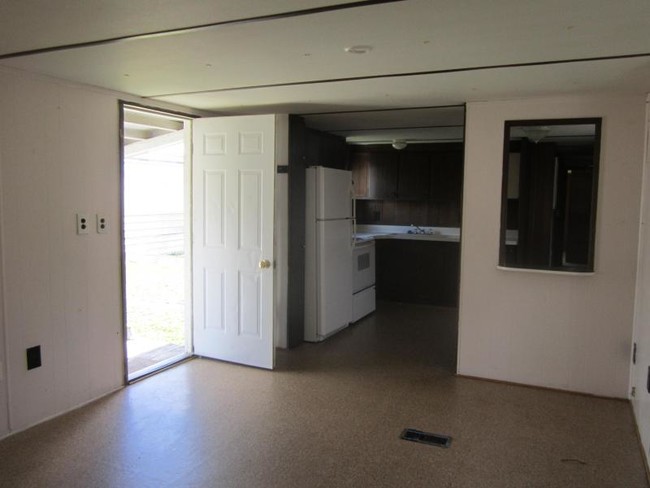 Building Photo - 142 Spencer Rd, #10