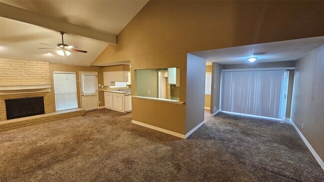 Building Photo - 14807 Spring Lake Dr