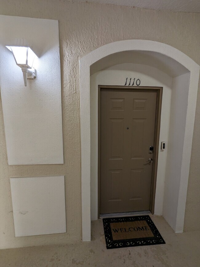 Foto del edificio - Beautiful Move-In Ready 3/2 Condo near Town Center & UNF