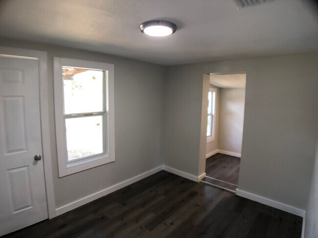 Building Photo - 2 bedroom one bath