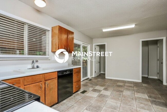 Building Photo - 3 Bedroom Pet-Friendly Home in Ballwin, MO with Main Street Renewal