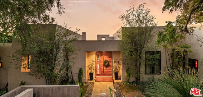 Foto del edificio - 6315 Gayton Pl