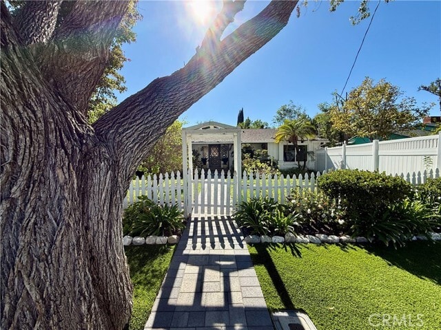 Foto principal - 22346 Burbank Blvd