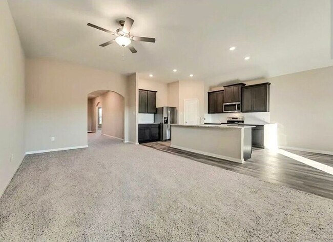 Building Photo - 2304 Dahlia Way