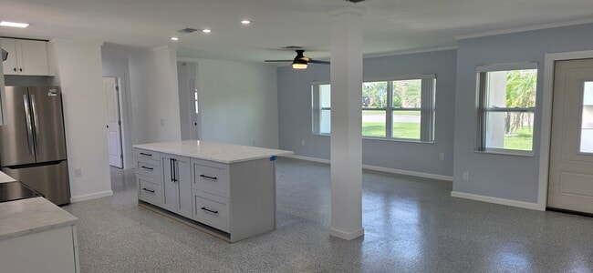 Building Photo - 125 9th St