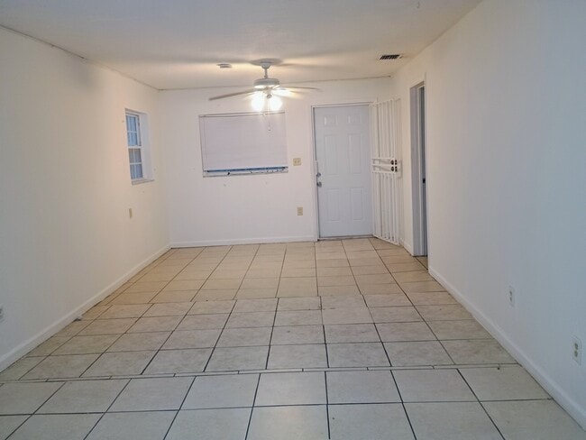 Building Photo - 2844 NW 22nd Ct