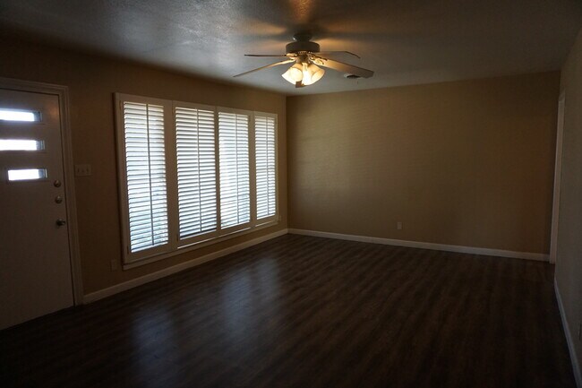 Building Photo - 3020 49th - Available July 16th