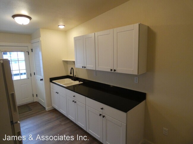 Building Photo - 2 br, 1 bath House - 814.5 South C Street