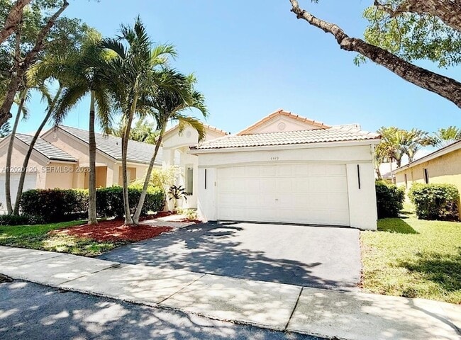 Foto del edificio - 4449 Blossom Ln