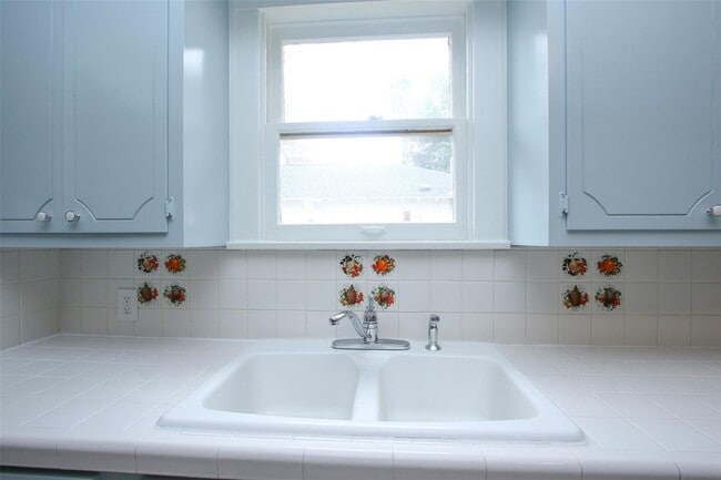 Photo - 1127 Walling St Apartment