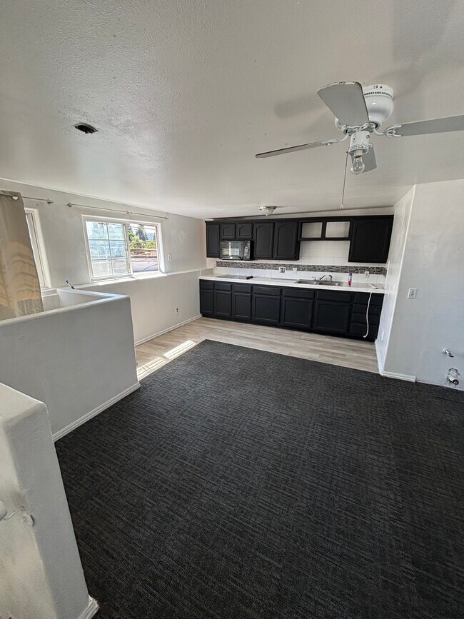 Foto del edificio - 576 W Holt Ave