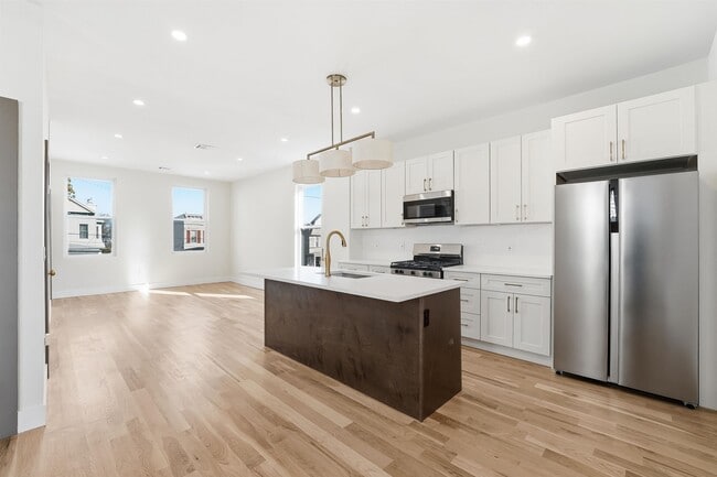 Building Photo - 25 Lembeck Ave