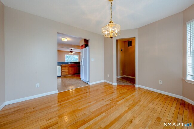 Building Photo - 47 Tunxis St