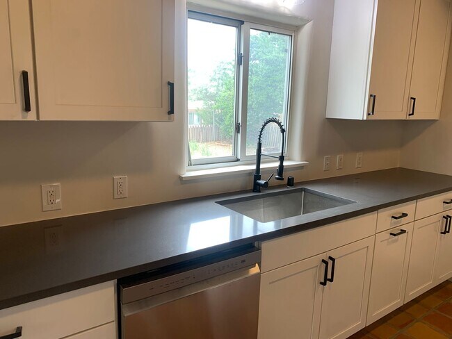 Foto del edificio - Renovated Santa Fe Home!!