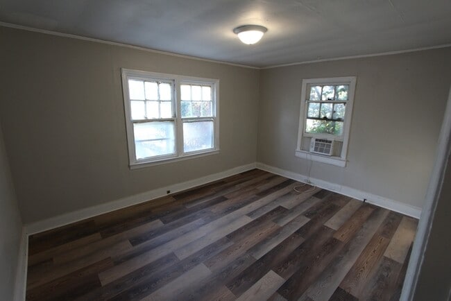 Building Photo - 234 1/2 Saluda St