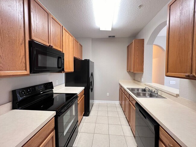 Foto del edificio - APARTMENT IN THE METROWEST AREA!