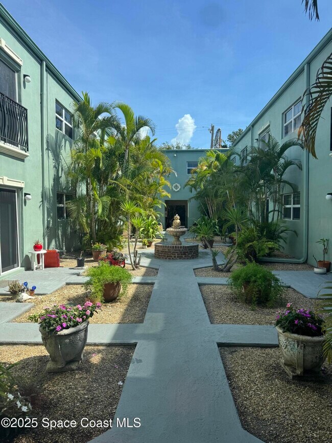Foto del edificio - 220 Columbia Dr