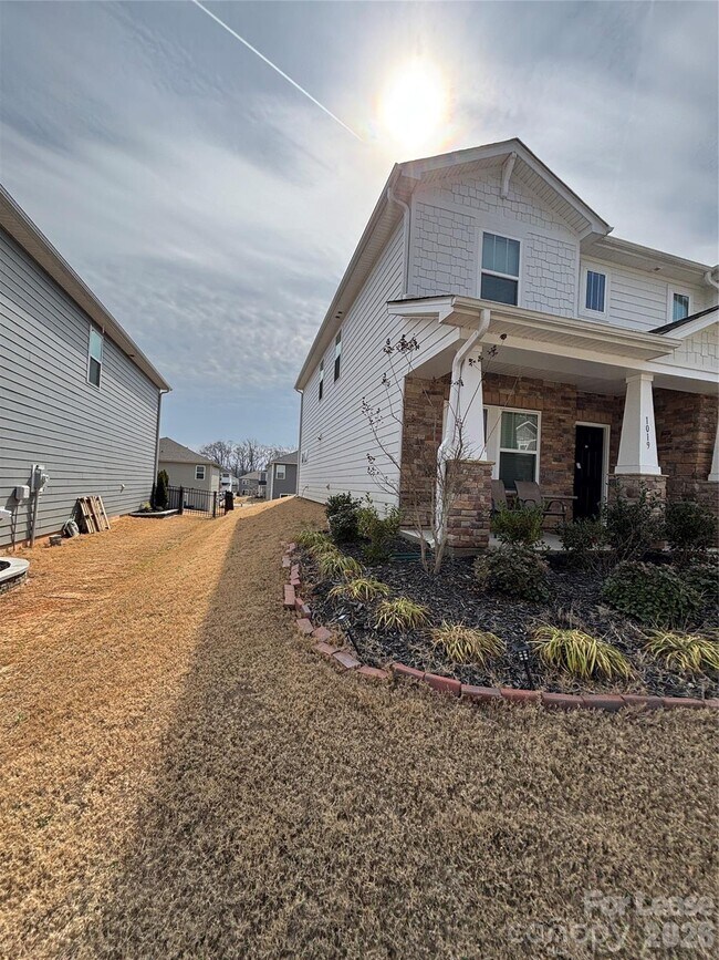 Foto del edificio - 1019 Clementine Rd