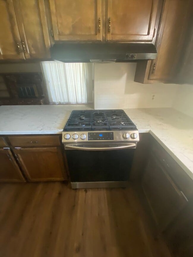 Building Photo - Spacious home in Northeast Hanford, central air, quiet cul-de-sac lot!