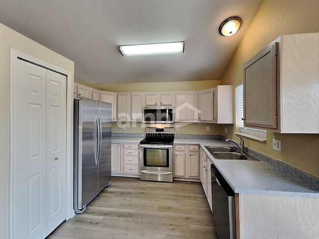 Building Photo - 4712 Sebring Dr