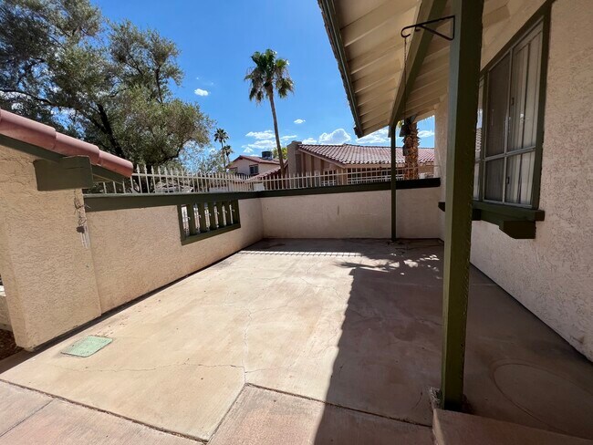 Building Photo - 5940 Yorba Ct