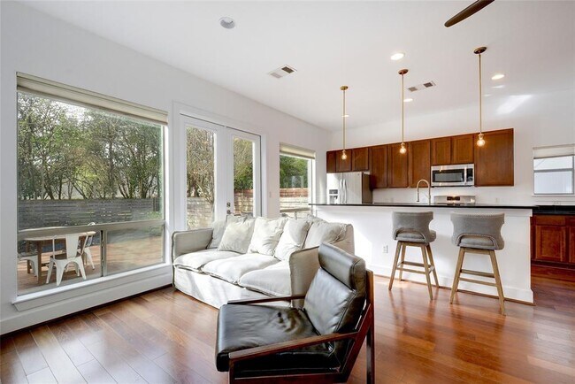 Foto del edificio - 2205 Thornton Rd