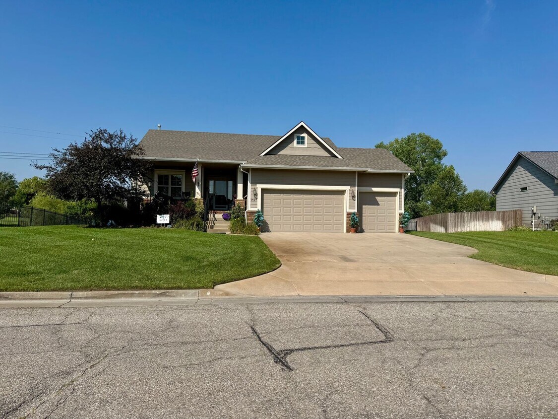 Primary Photo - 1429 N Lakeside Dr