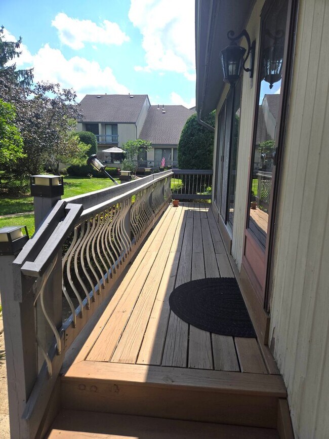 Building Photo - Amenities abound! Spacious, 2-bed & 2.5-ba...