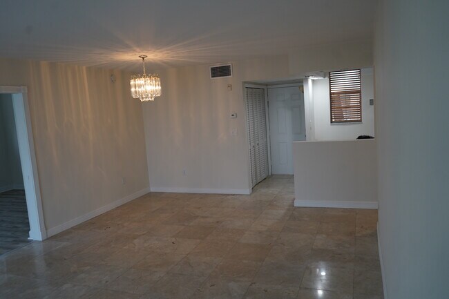 Building Photo - 2999 Point East Dr