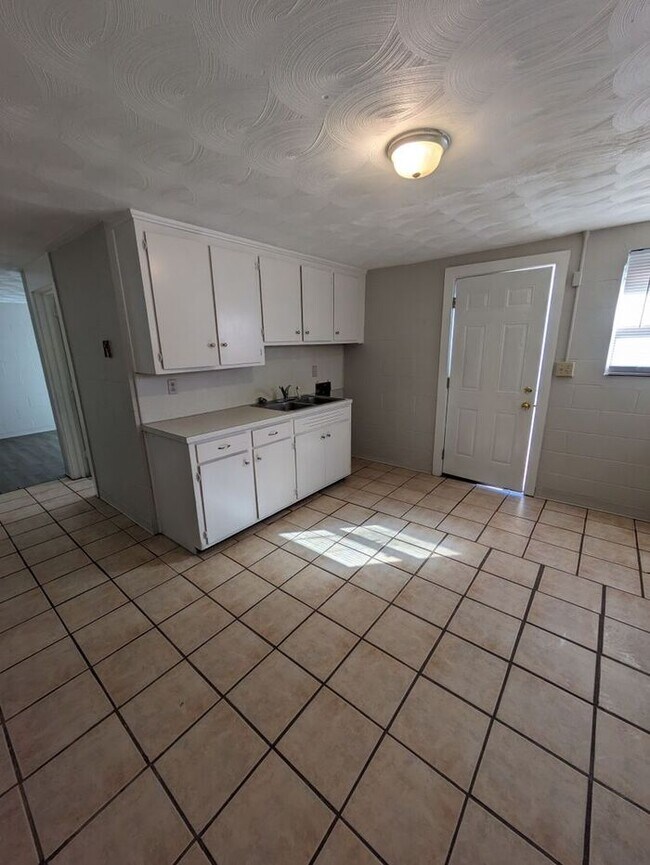 Foto del edificio - 50% OFF YOUR FIRST MONTH’S RENT! 2BD/1BA T...