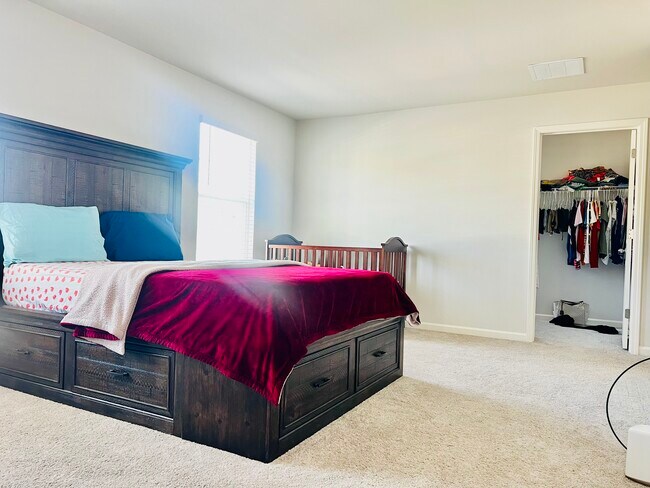 Building Photo - 246 White Cedar Dr