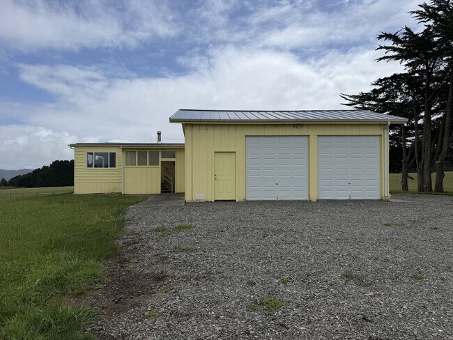 Foto del edificio - 2421 Table Bluff Rd
