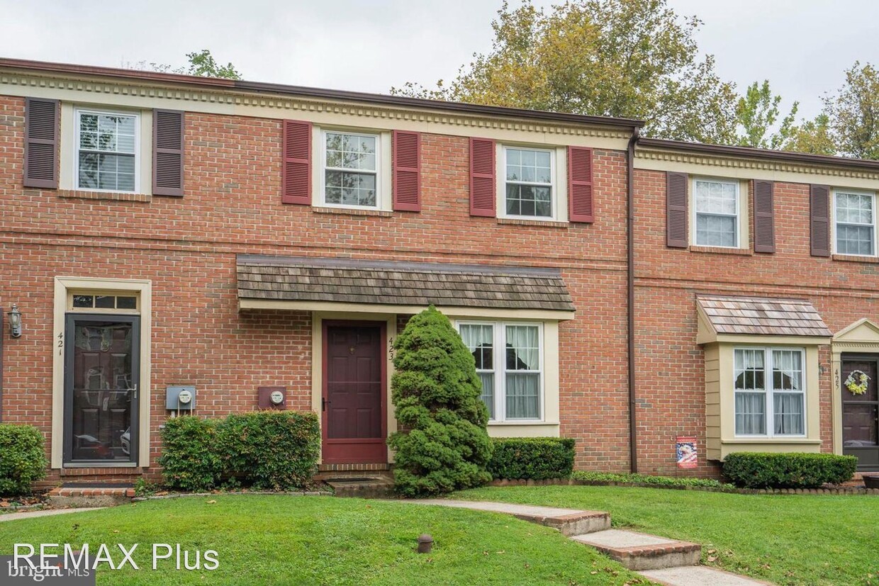 Primary Photo - 3 br, 1.5 bath House - 423 Saw Mill Court