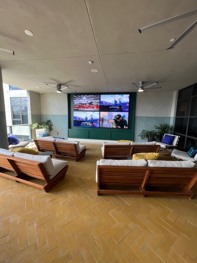 PELÍCULA DE LA TERRAZA - 251 NW 29th St
