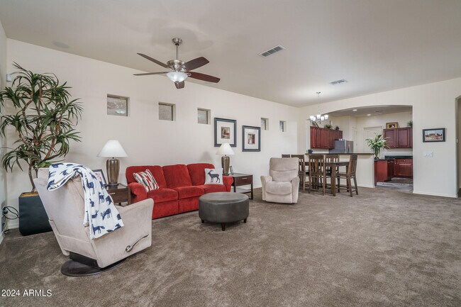 Foto del edificio - 705 W Village Pkwy