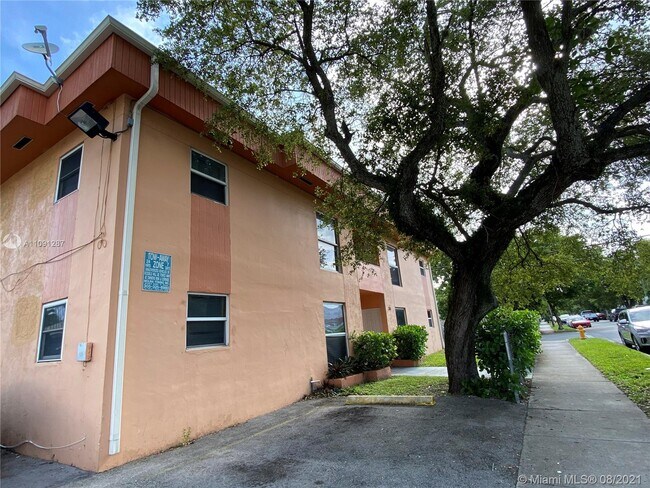 Foto del edificio - 1305 NW 4th St