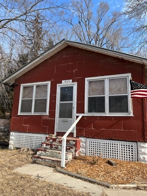 Building Photo - 1821 Tostevin St