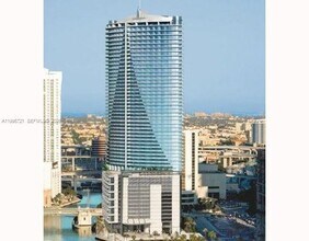 Building Photo - 200 Biscayne Blvd Way