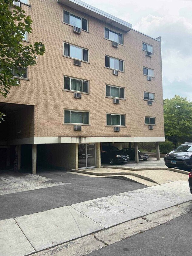 Primary Photo - 4939 S Dorchester Ave