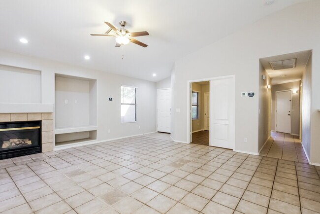 Foto del edificio - 12553 W Woodland Ave
