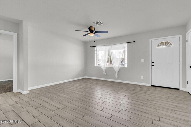 Foto del edificio - 449 E Harmony Ave