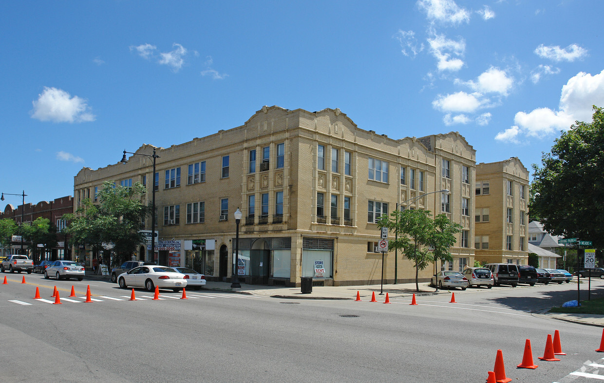 Foto del edificio - 6049-6059 W Irving Park Rd