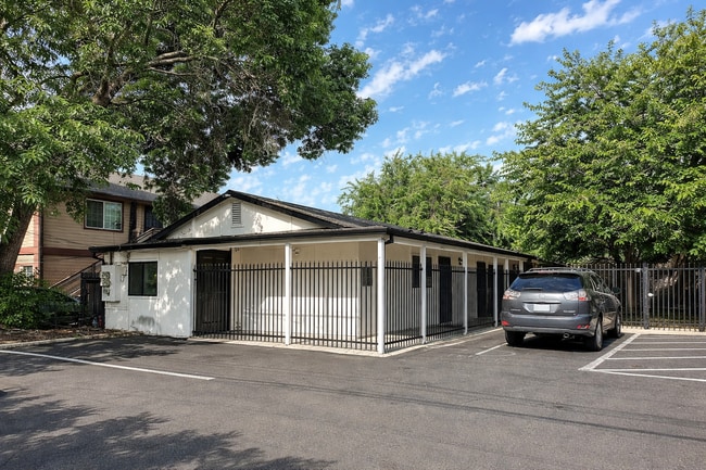 Building Photo - 3445 Altos Ave